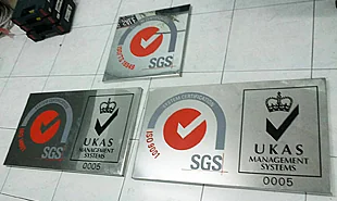 ป้ายสแตนเลสกัดกรด รับทำป้ายสแตนเลสกัดกรด และป้ายชื่อห้องกัดกรด